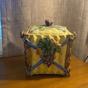 Vintage majolica Japan 🇯🇵 Hand-Painted Ceramic Decorative Lidded Box Grape Motif